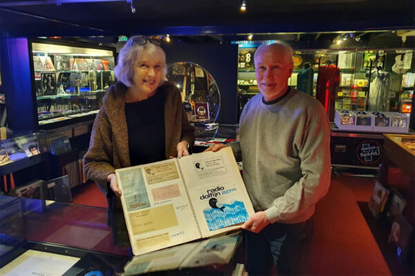 Alle herinneringen van Look Boden overgedragen aan Jacqueline Schut van het RockArt Museum